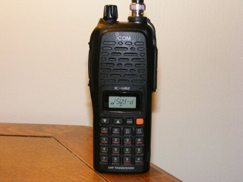 Носимая радиостанция ICOM IC-U82